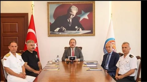 VALİ PEHLİVAN, YÜRÜTÜLMEKTE OLAN GÜVENLİK VE ASAYİŞ HİZMETLERİNE İLİŞKİN AÇIKLAMALARDA BULUNDU