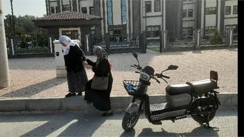 TARSUS KAYMAKAMLIĞI GİRİŞİNDEKİ YÜKSEK KALDIRIMA BASAMAK İSTEĞİ