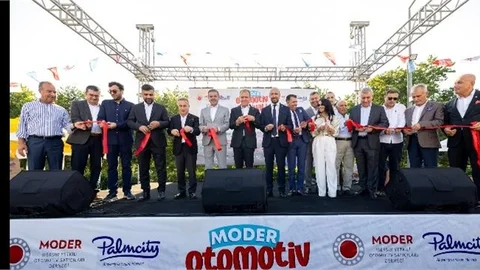 BAŞKAN SEÇER, MODER OTOMOTİV FESTİVALİ’NİN AÇILIŞINA KATILDI