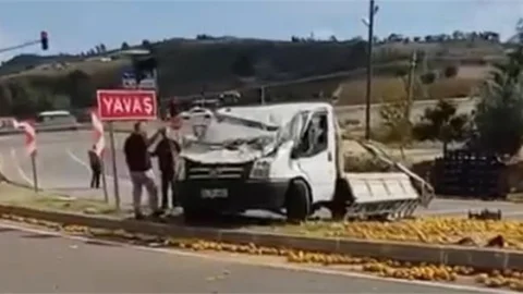 GÖZNE, ASLANKÖY YOLUNDA NARENCİYE KAMYONETİ KAZA YAPTI, 2.KİŞİ YARALANDI