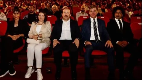 Vali Pehlivan ve Eşi Yıldız Pehlivan, Carmen Operası Prömiyer Gösterisini Izledi