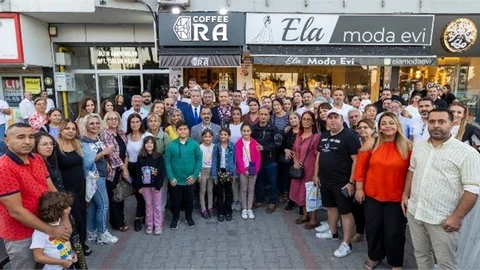BAŞKAN SEÇER,  MERSİN’DE YAŞAYAN HATAYLI DEPREMZEDELERİN DAYANIŞMA GÜNÜ ETKİNLİĞİ’NE KATILDI