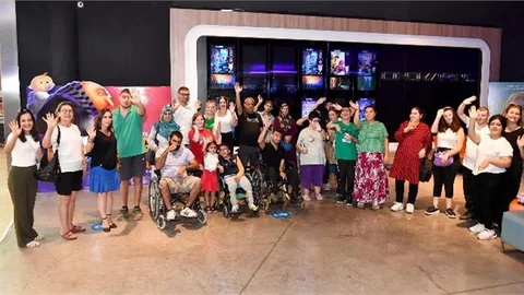 SEREBRAL PALSİLİ BİREYLER VE AİLELERİ BİRLİKTE SİNEMA KEYFİ YAPTI