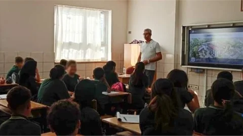 TARSUS ÜNİVERSİTESİ'NDEN FAHRETTİN PAŞA ORTAOKULUNDA "MESLEMİ TANITIM" SÖYLEŞİ