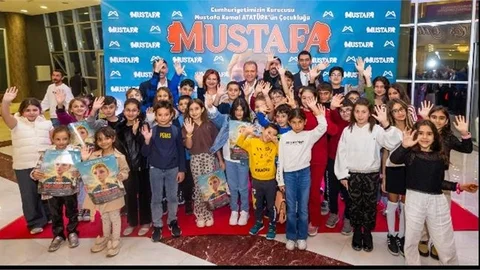 BAŞKAN SEÇER VE MERAL SEÇER ‘MUSTAFA’ FİLMİNİN GALASINA KATILDI