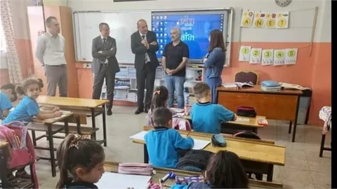 KAYMAKAM AKYÜZ, "OKUL AİLE EL ELE" PROJESİ KAPSAMİNDA OKUL ZİYARETİ GERÇEKLEŞTİRDİ