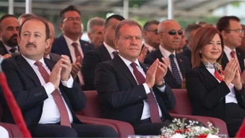 BAŞKAN SEÇER, CUMHURİYET’İN 101. YIL DÖNÜMÜ DOLAYISIYLA DÜZENLENEN PROGRAMALARA KATILDI