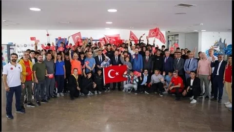 Vali Pehlivan, "Akdeniz Gençliği Deniz Kampında"