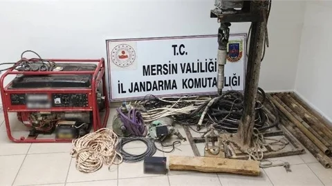 “DEFİNE ARAYAN ŞAHISLAR JANDARMAYA YAKALANDI”