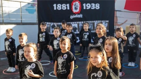 MİNİKLER ULU ÖNDER ATATÜRK’Ü ÖZLEMLE ANDI