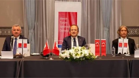 VALİ PEHLİVAN, MERSİN TURİZM SEKTÖRÜ TEMSİLCİLERİ İLE BİR ARAYA GELDİ