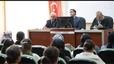 TARSUSLU ÇİFTÇİLERE İPEK BÖCEKÇİLİĞİ EĞİTİMİ VERİLDİ