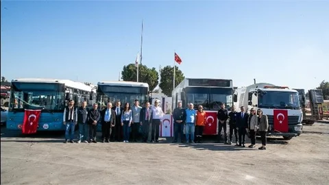 MERSİN BÜYÜKŞEHİR, GAZİMAĞUSA BELEDİYESİ’NE 3 YOLCU OTOBÜSÜ İLE BİRLİKTE YOL SÜPÜRME ARACI HİBE ETTİ