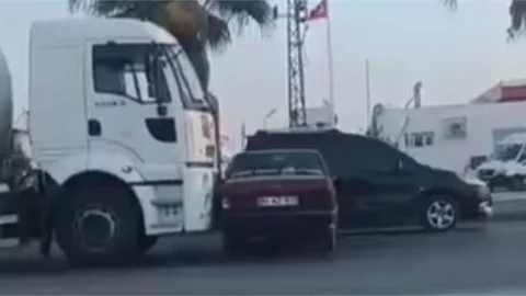 TARSUS'TA 3 ARACIN KARIŞTIĞI KAZA DA 2 KİŞİ YARALANDI