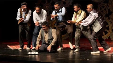 ŞEHİR TİYATROSU, ‘MİSAFİR’ OYUNUNUN PRÖMİYERİNİ YAPTI