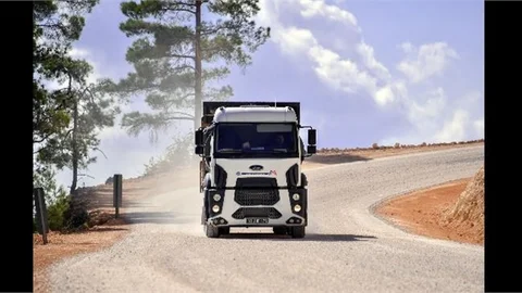 GÜLNAR’IN 8 MAHALLEYİ BİRBİRİNE BAĞLAYAN GRUP YOLUNDA ÇALIŞMALAR TAMAMLANDI