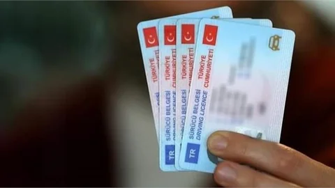 ESKİ TİP EHLİYETLERİN YENİLEME TARİHİ UZATILDI