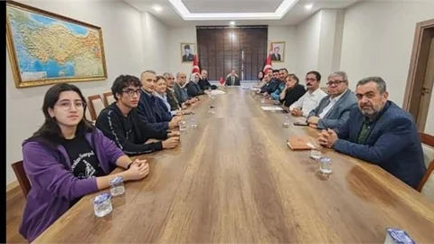 TARSUS'TA İNSAN HAKLARI KURUL TOPLANTISI YAPILDI.