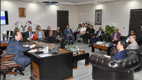 VALİ PEHLİVAN, İL SAĞLIK MÜDÜRLÜĞÜNÜ ZİYARET ETTİ