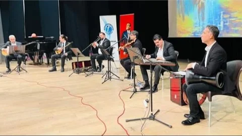 TARSUS'TA ÖĞRETMENLER GÜNÜ ŞİİR VE MÜZİK DİNLETİSİ