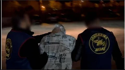 “JANDARMA, ARANAN ŞAHSI KISKIVRAK YAKALADI”