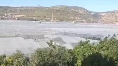 MERSİN'DE ETKİLİ OLAN FIRTINA SERALARA HASAR VERDİ