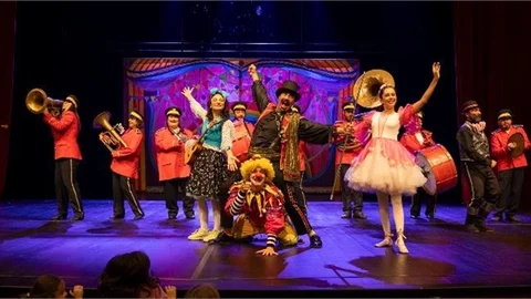 ‘YENİŞEHİR KOMEDİ OYUNLARI FESTİVALİ’NDE KAPANIŞI ŞEHİR TİYATROSU YAPTI