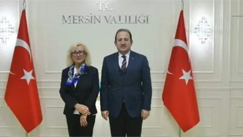 VALİ PEHLİVAN, EMEKLİLİĞE AYRILAN İL BASIN VE HALKLA İLİŞKİLER MÜDÜRÜ SULTAN CİHAN’I KABUL ETTİ