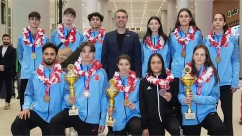 AVRUPA ŞAMPİYONU TAEKWONDO MİLLİ TAKIMIMIZ YURDA DÖNDÜ