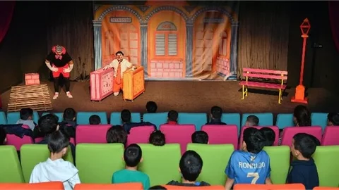 BÜYÜKŞEHİR ANA HİZMET BİNASI’NDAN ÇOCUK KAHKALARI YÜKSELİYOR