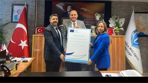 FATİH SULTAN MEHMET İLKÖĞRETIM OKULUNA AVRUPA'DAN SERTiFiKA