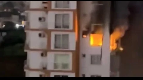 MERSİN'DE 10. KATTA YANGIN