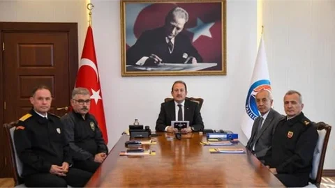 VALİ PEHLİVAN'DAN GÜVENLİK VE ASAYİŞ TOPLANTISI