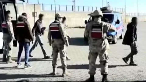 GÖÇMEN KAÇAKÇILARINA GÖZ AÇTIRILMIYOR