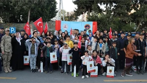 MERSİN İL JANDARMA KOMUTANLIĞI ÖĞRENCİLERE BİLGİLENDİRME ETKİNLİĞİ DÜZENLEDİ