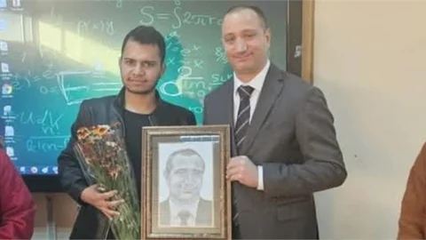 KAYMAKAM AKYÜZ'E ENGELLİ RESSAM UĞUR DEMİRAL'DAN SÜRPRİZ HEDİYE