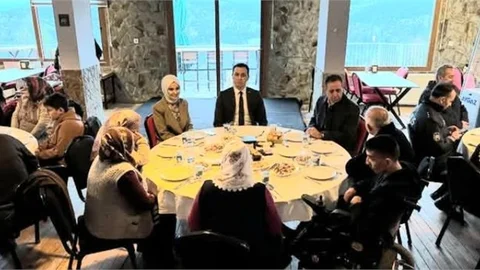 KAYMAKAM AVCI, ÖZEL ÇOCUKLAR İLE AİLELERİYLE YEMEKTE BİRARAYA GELDİ