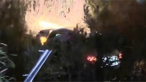 SILİFKE'DE KONTROLDEN ÇIKAN ARAÇ DEREYE UÇTU: 3 YARALI