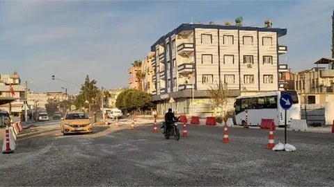 Tarsus’ta 100. Yıl Hemzemin Geçidi Yeniden Trafiğe Açıldı