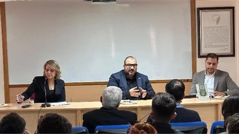 KARİYER MERKEZİ, KAMPÜSTE ÖĞRENCİLERLE BULUŞMAYA DEVAM EDİYOR