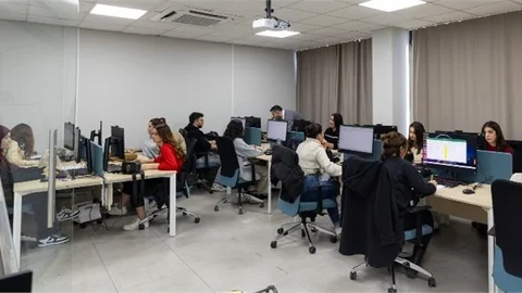 BÜYÜKŞEHİR BELEDİYESİ MERCEK’TE ÜCRETSİZ BİLGİSAYAR KURSU VERİLİYOR