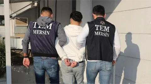 MERSİN’DE 60 YIL 5 AY HAPİS CEZASIYLA ARANAN FİRARİ YAKALANDI