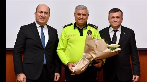 KASIM AYI UKOME TOPLANTISI’NDA EMEKLİ OLAN İL EMNİYET MÜDÜRÜ YARDIMCISINA JEST