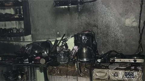 Tarsus'ta narenciye paketleme fabrikasında yangın