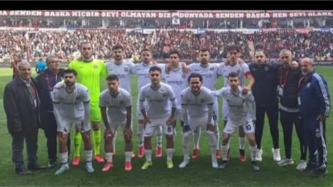 MERSİN DERBY'İNDE TARSUS İDMANYURDU, HOMURLU 1951 SPOR KOZLARINI PAYLAŞACAK