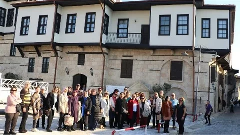 TARSUS GENÇLİK KAMPI’NDA ‘DÜNYA GÖNÜLLÜLER GÜNÜ ETKİNLİĞİ’