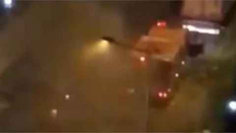 MERSİN'DE ARAÇ YANGININI, BÜYÜKŞEHİR İTFAİYESİ SÖNDÜRDÜ