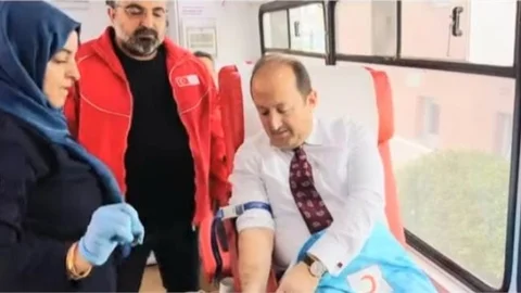 VALİ PEHLİVAN, 24. KEZ KAN BAĞIŞINDA BULUNDU