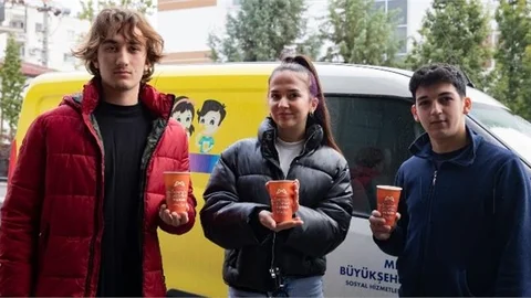 ÖĞRENCİLER GÜNE BÜYÜKŞEHİR’İN İKRAMI SICAK ÇORBA İLE BAŞLIYOR