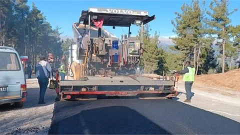 Çamlıyayla-Tarsus Arası Asvaltlama ve Yol Yapım Çalışmaları Devam Ediyor